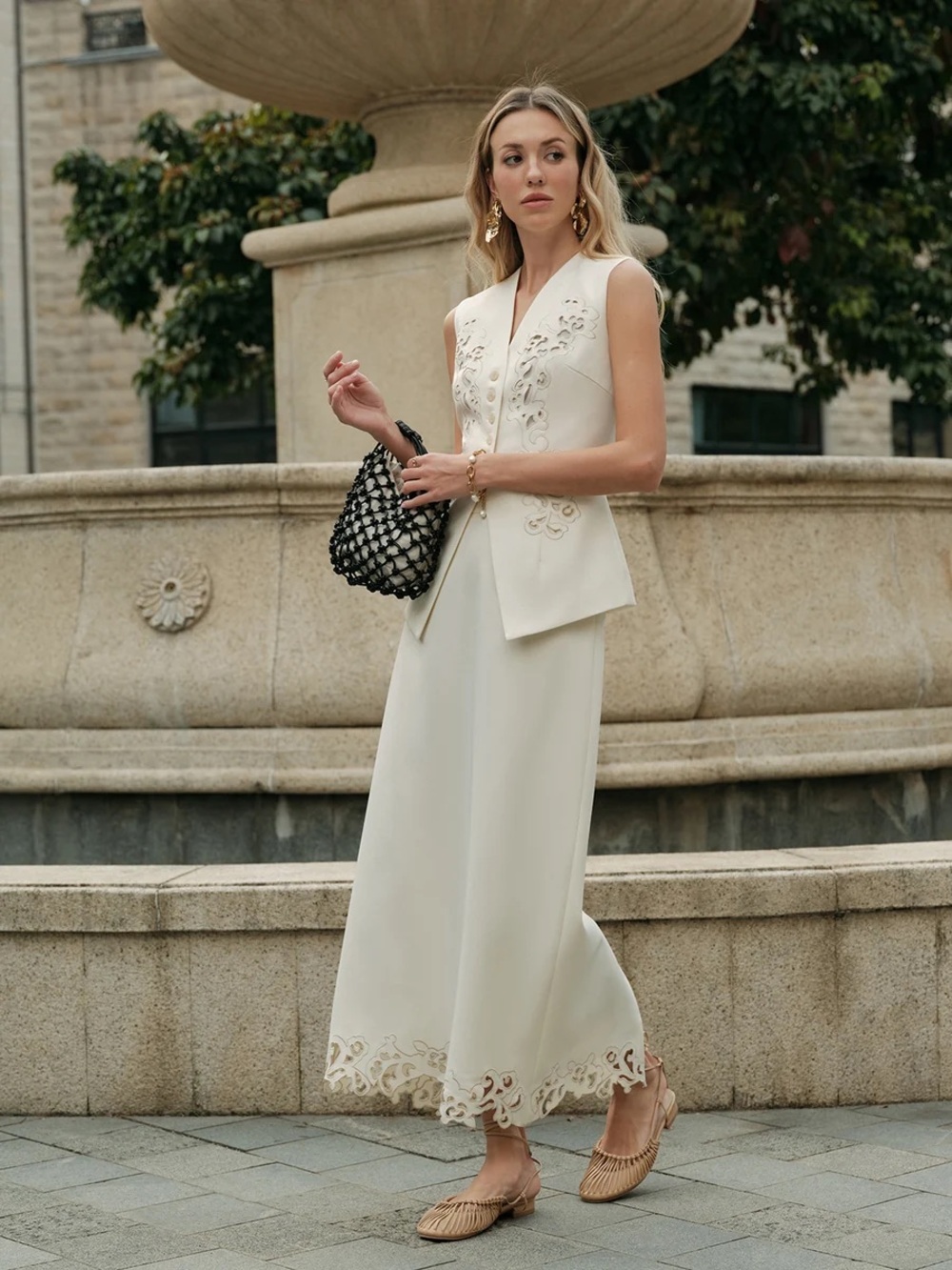 196. Commense L Rare 3D Embroidered Set